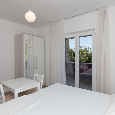 Vendégház Basica Saplunara